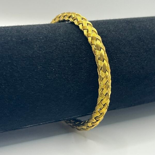 Lola Gold